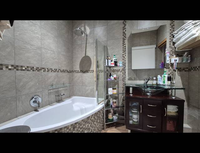 3 BEDROOM TOWNHOUSE TO LET IN BRACKENDOWNS
